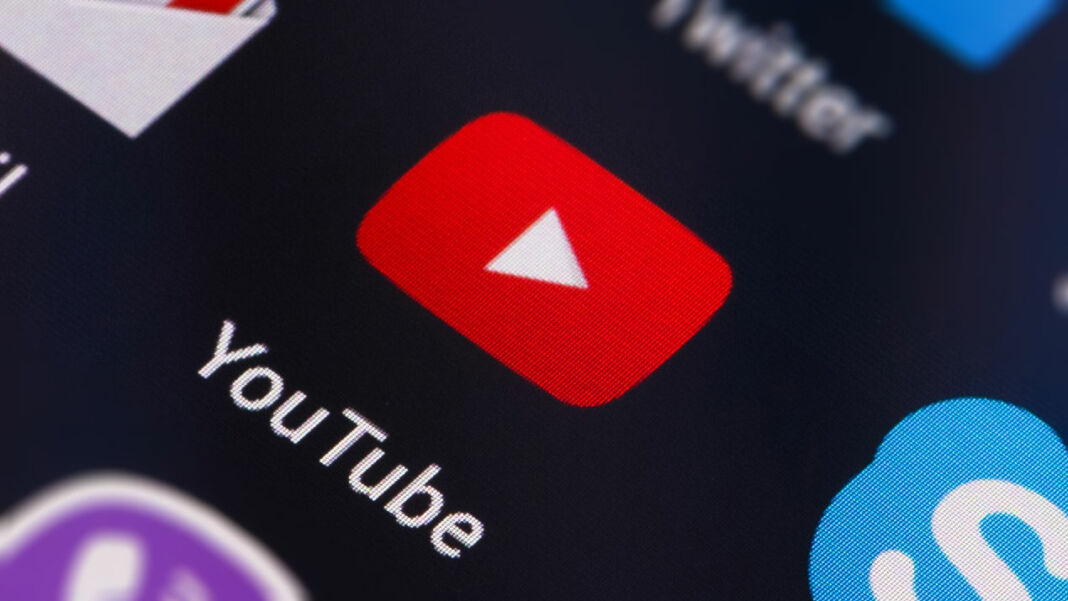 YouTube starts testing new upload icon and its location on Mobile